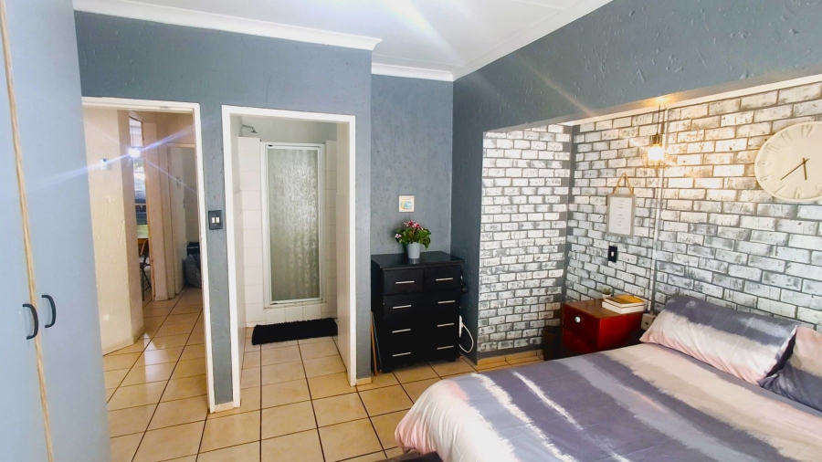 2 Bedroom Property for Sale in Vaalpark Free State